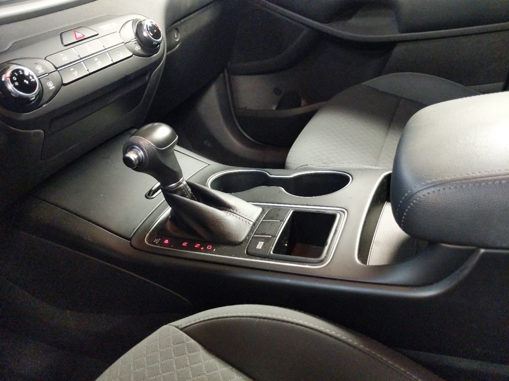 2017 Kia Sorento - Center Console/Cup Holders