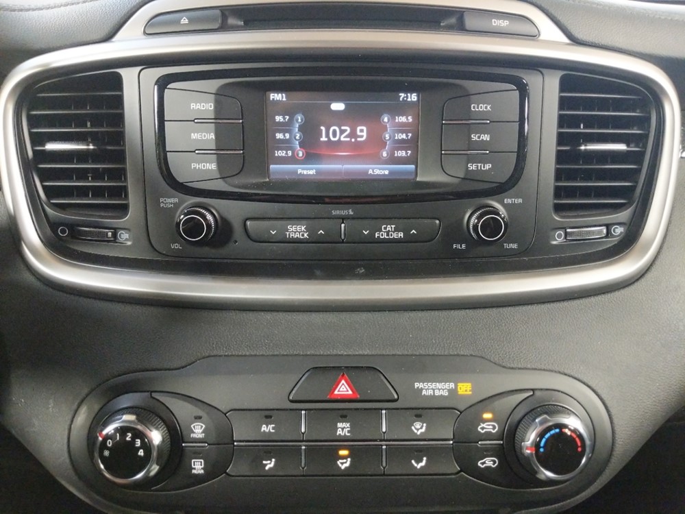 2017 Kia Sorento - Stereo Package