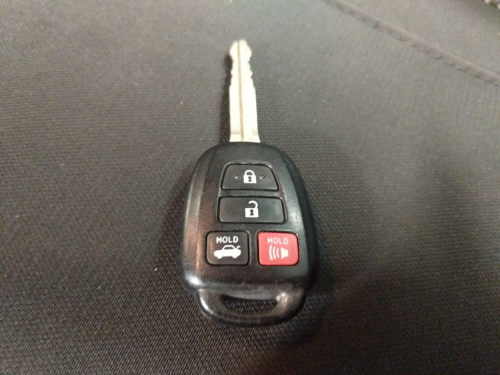 2017 Toyota Camry - Keys