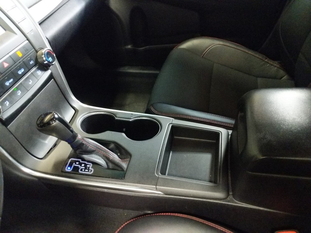 2017 Toyota Camry - Center Console/Cup Holders