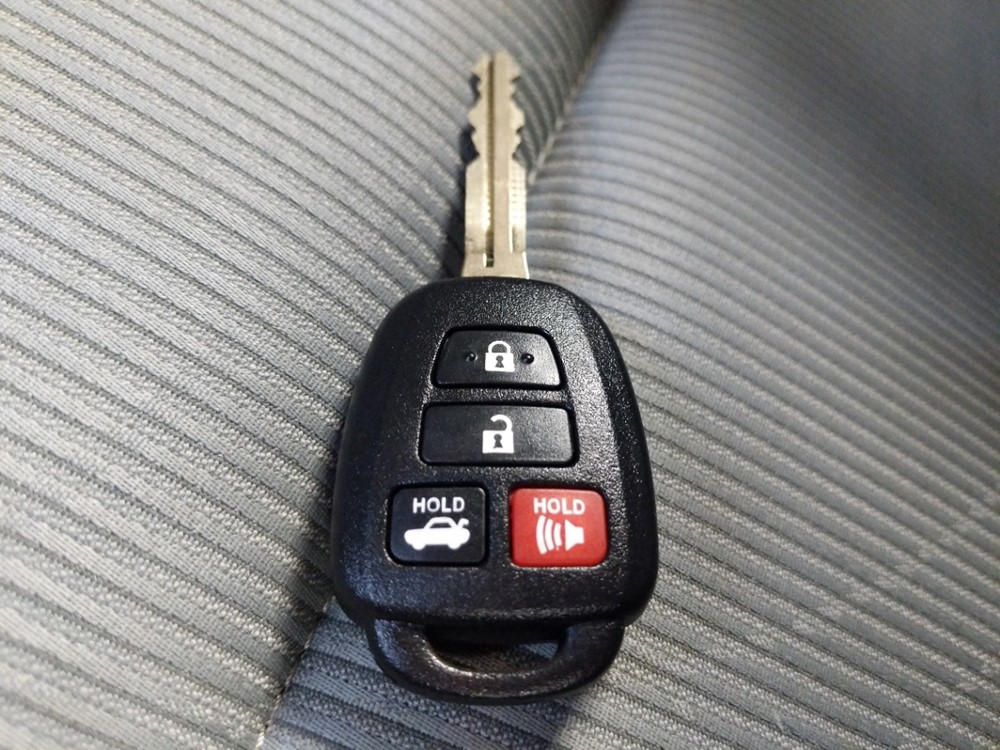 2016 Toyota Prius - Keys