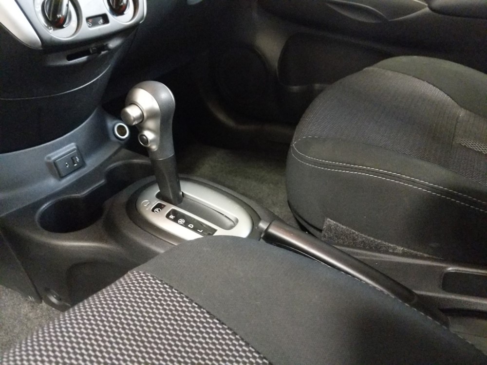 2017 Nissan Versa - Center Console/Cup Holders