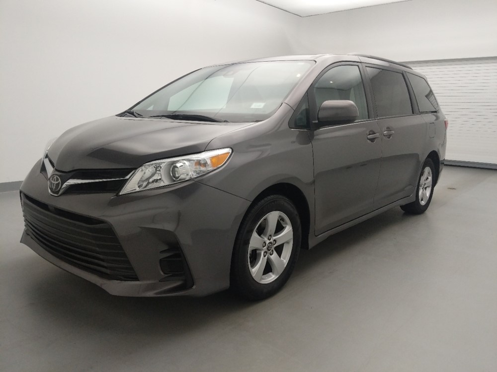 Used 2018 Toyota Sienna Driver Front Bumper