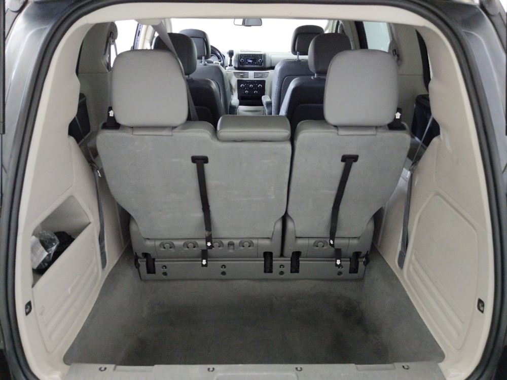 2012 Volkswagen Routan - Trunk