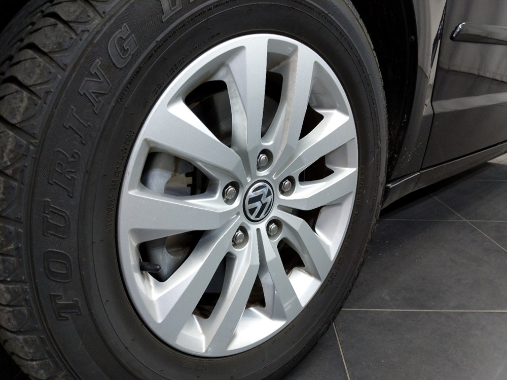 2012 Volkswagen Routan - Wheel