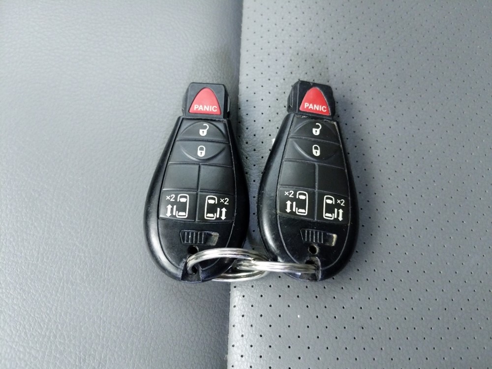 2012 Volkswagen Routan - Keys