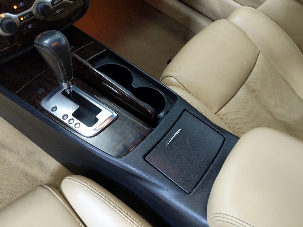 2011 Nissan Maxima - Center Console/Cup Holders