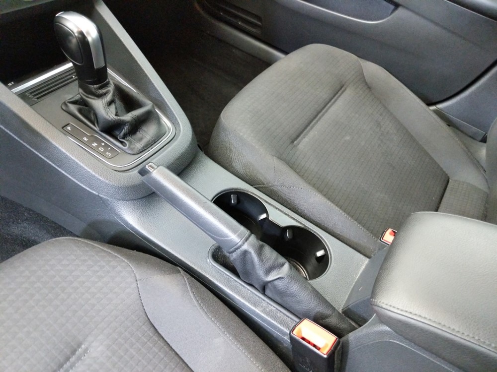 2015 Volkswagen Jetta - Center Console/Cup Holders