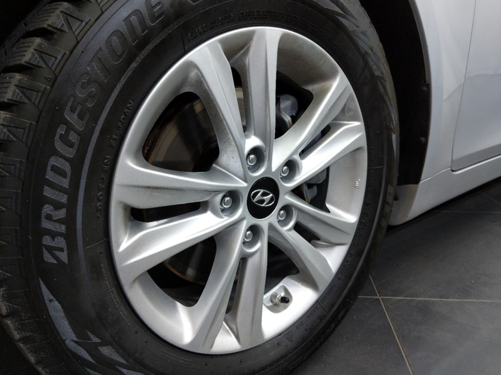 2013 Hyundai Sonata - Wheel