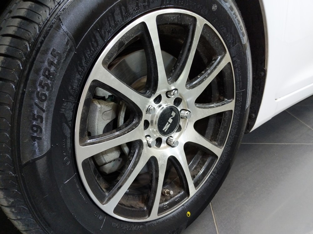 2016 Hyundai Elantra - Wheel