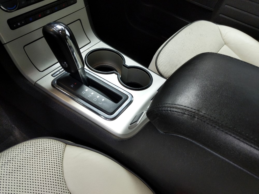 2010 Lincoln MKX - Center Console/Cup Holders