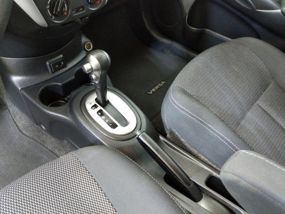 2017 Nissan Versa - Center Console/Cup Holders