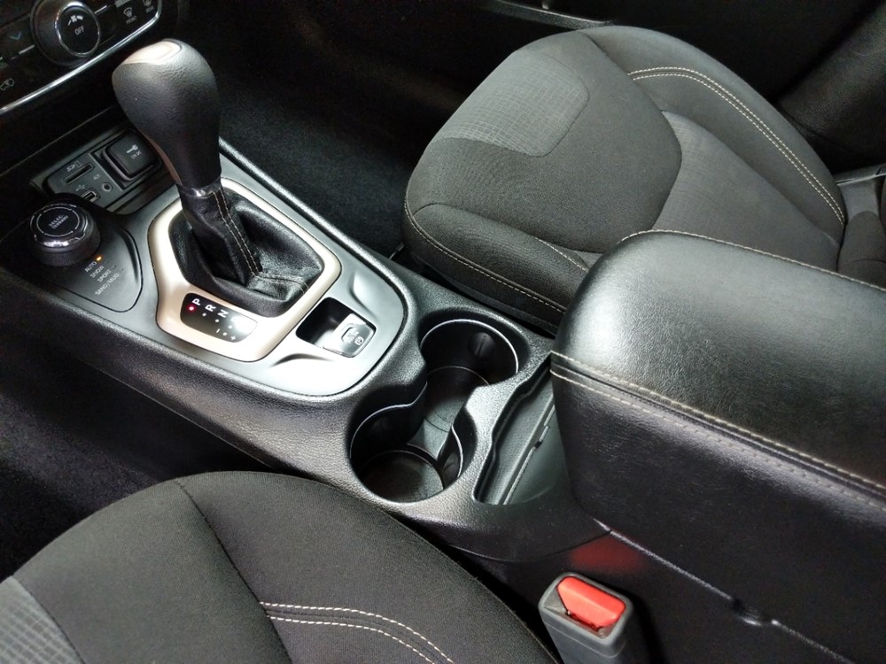 2017 Jeep Cherokee - Center Console/Cup Holders