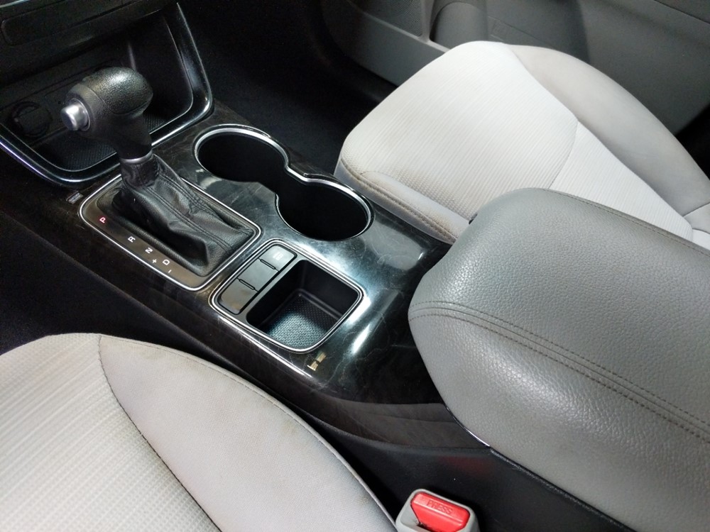 2014 Kia Sorento - Center Console/Cup Holders