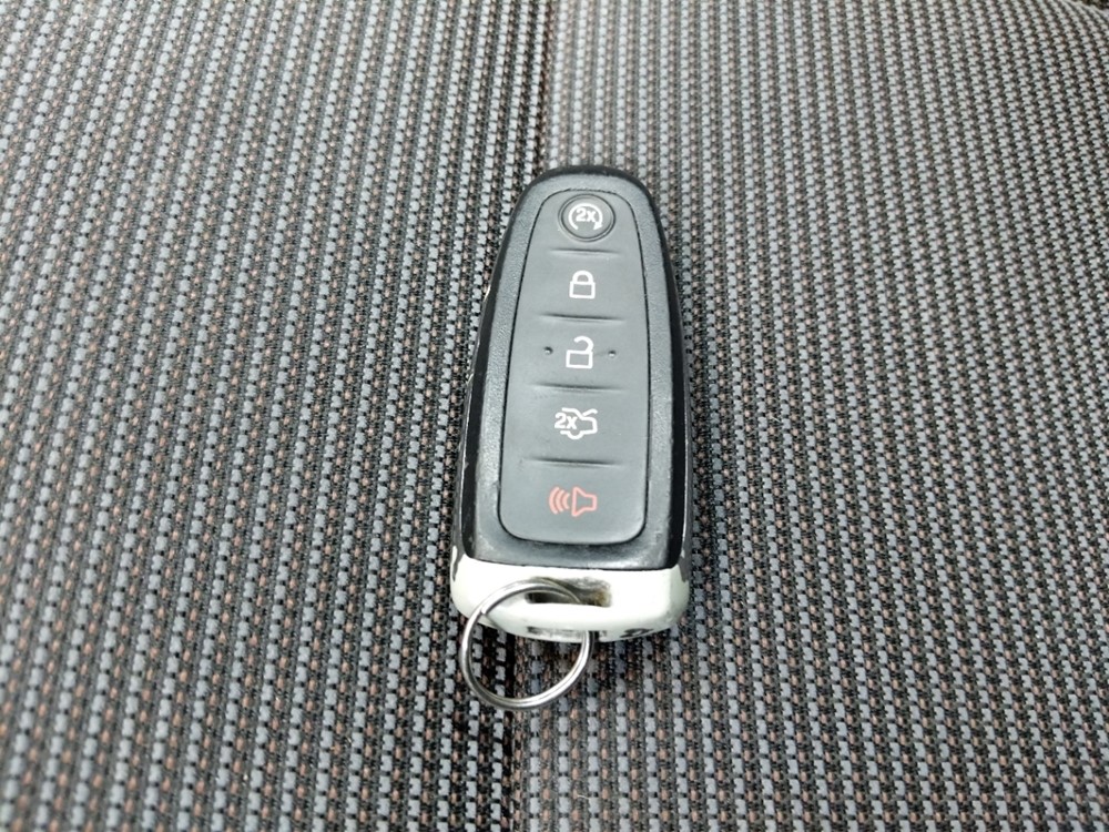 2016 Ford Taurus - Keys