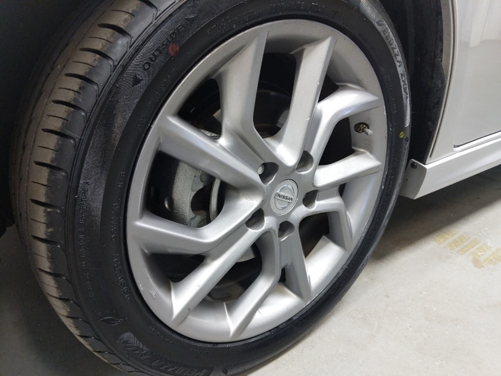 2015 Nissan Sentra - Wheel
