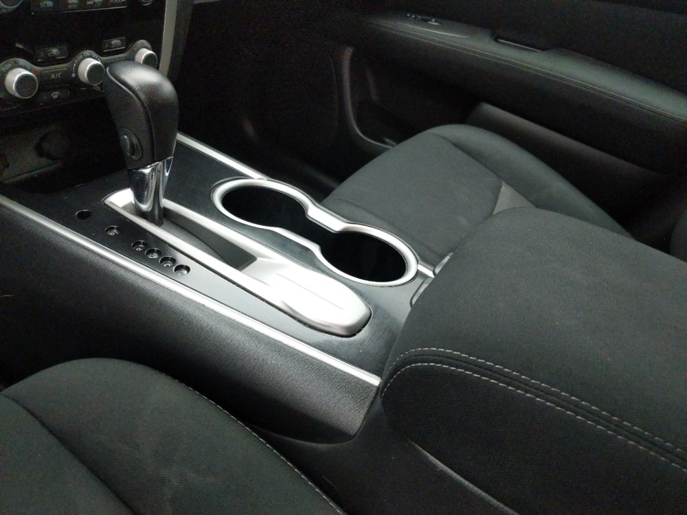 2017 Nissan Pathfinder - Center Console/Cup Holders