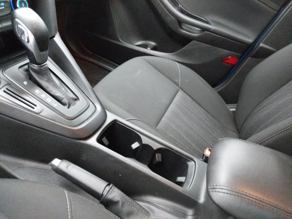 2017 Ford Focus - Center Console/Cup Holders