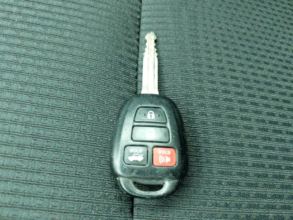 2016 Toyota Camry - Keys