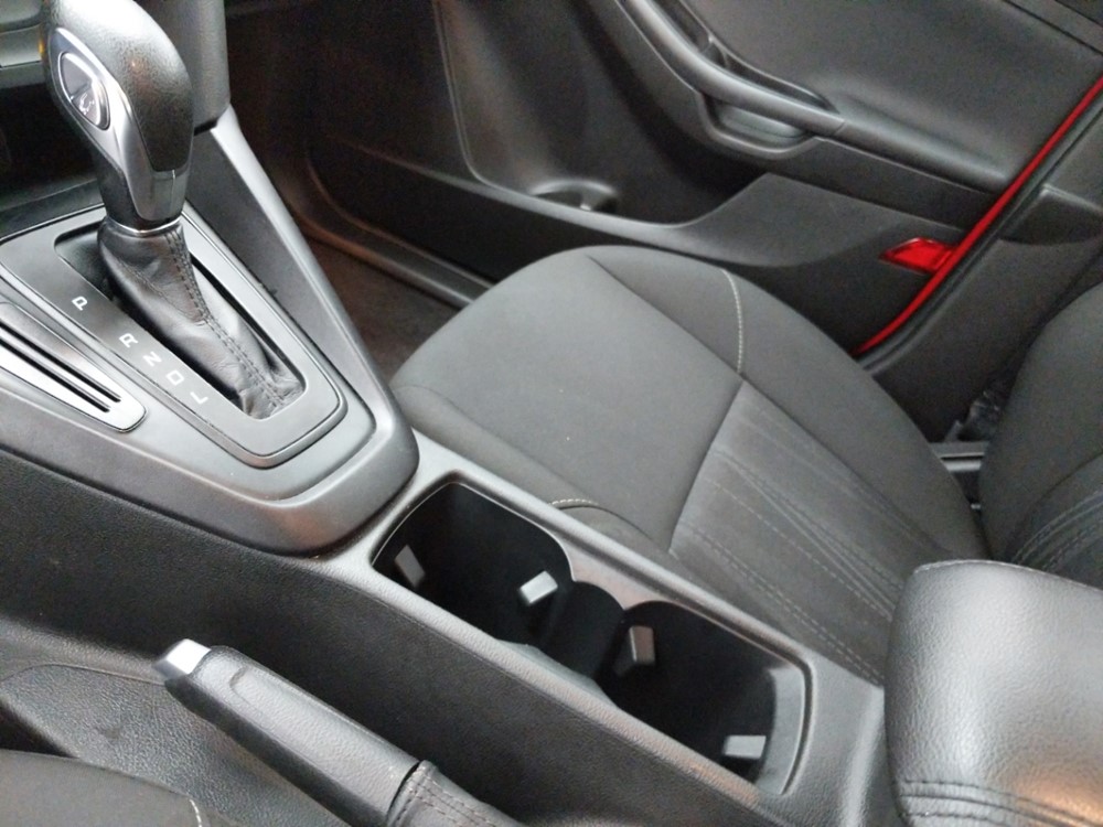 2017 Ford Focus - Center Console/Cup Holders
