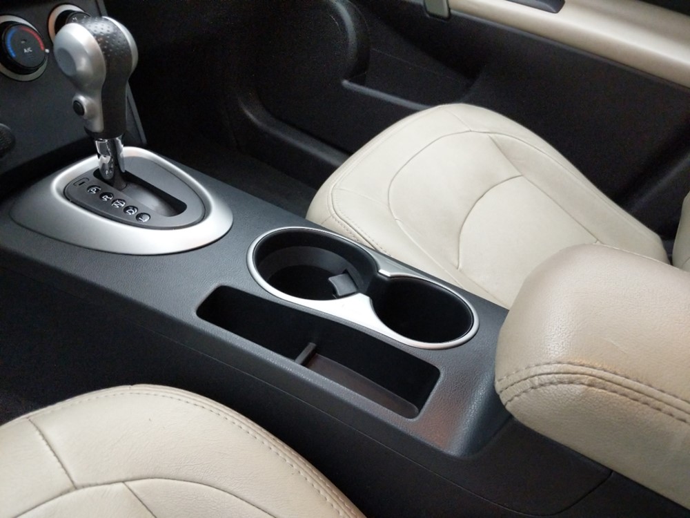 2011 Nissan Rogue - Center Console/Cup Holders