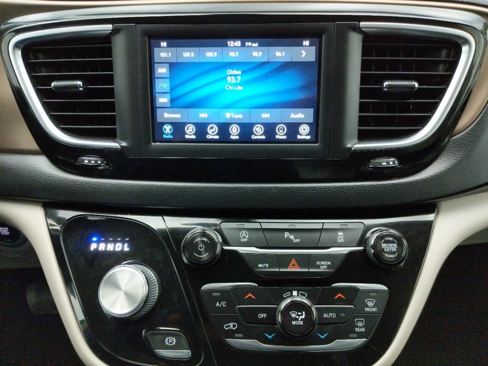2018 Chrysler Pacifica - Stereo Package