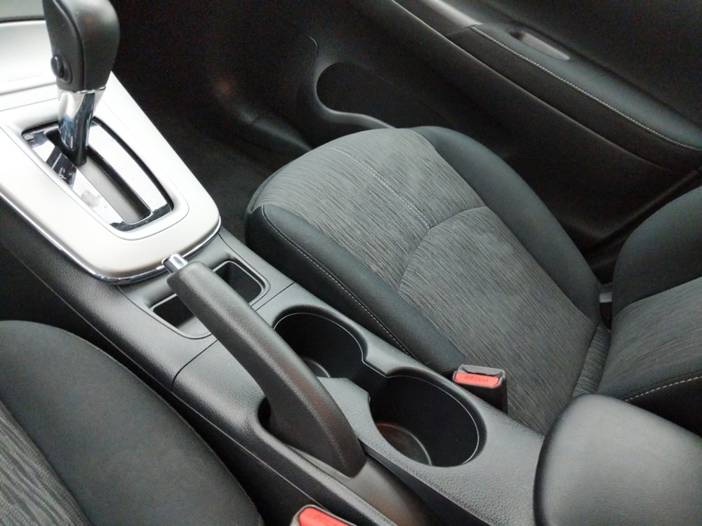 2015 Nissan Sentra - Center Console/Cup Holders