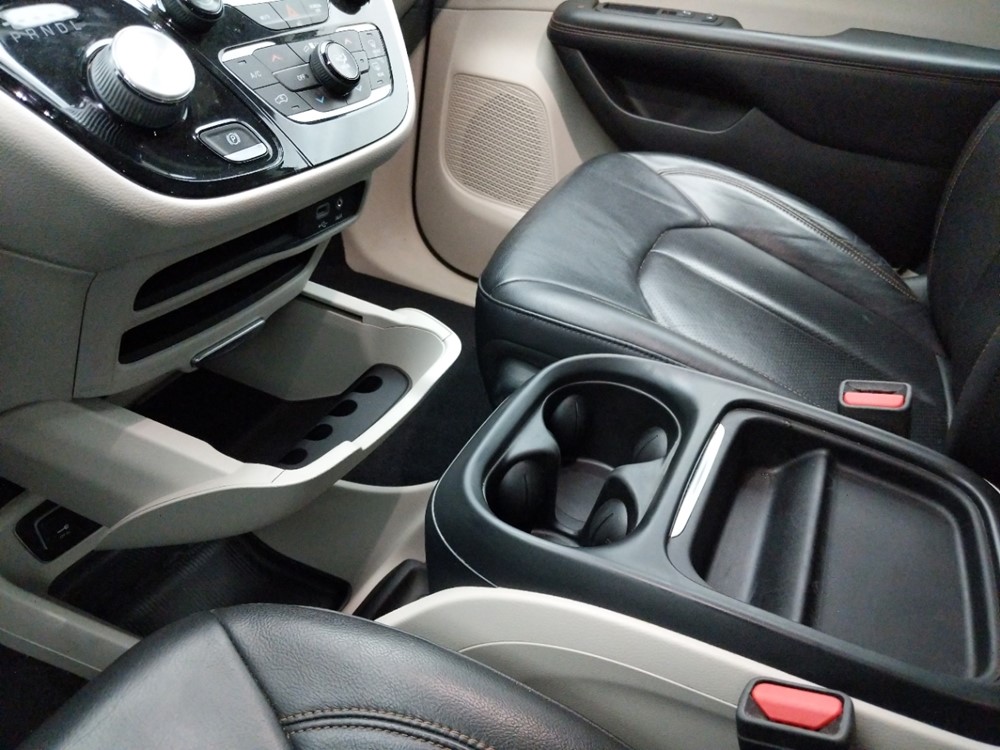 2018 Chrysler Pacifica - Center Console/Cup Holders