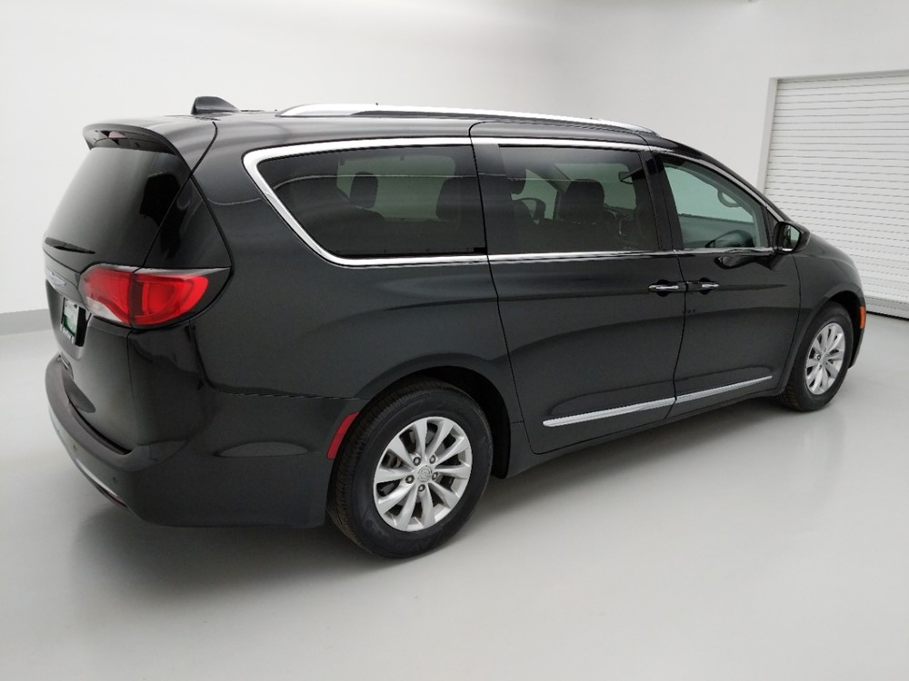 2018 Chrysler Pacifica - Passenger Rear Side
