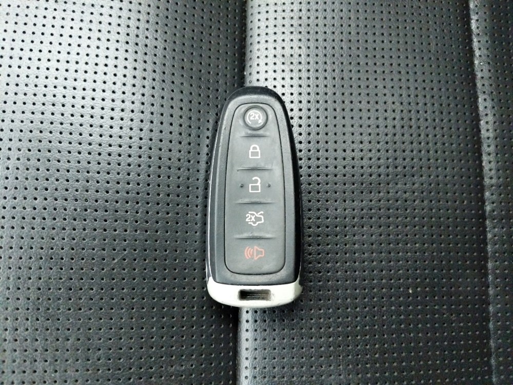 2015 Ford Taurus - Keys