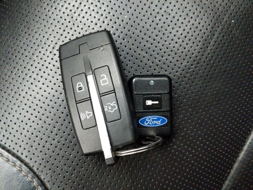 2012 Ford Taurus - Keys