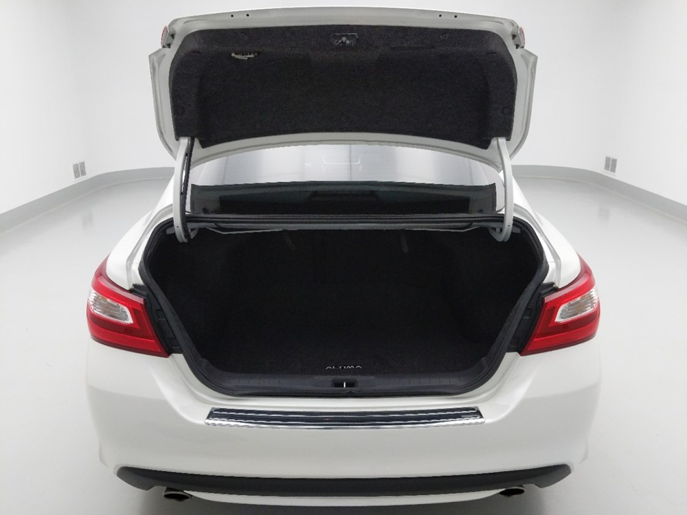 2016 Nissan Altima - Trunk