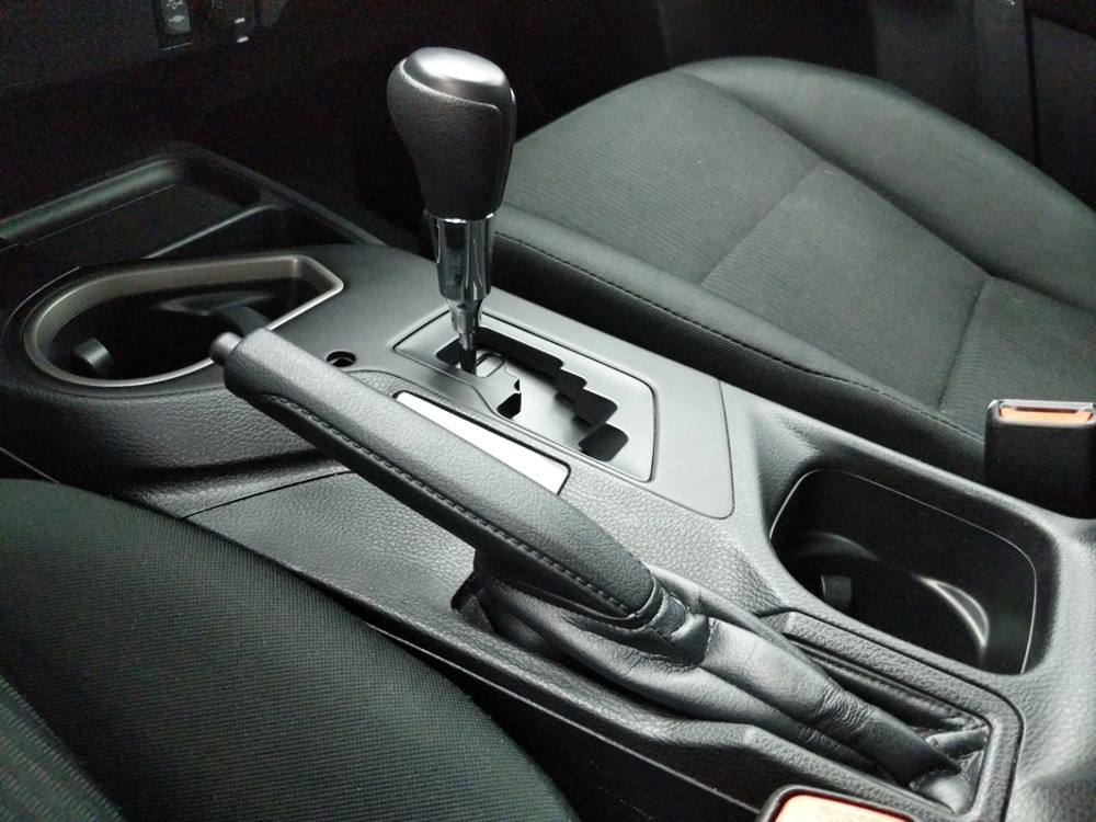 2018 Toyota RAV4 - Center Console/Cup Holders