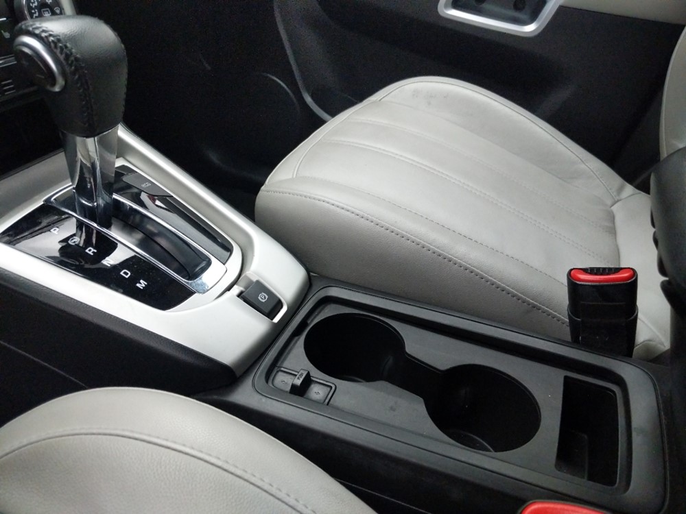 2014 Chevrolet Captiva - Center Console/Cup Holders