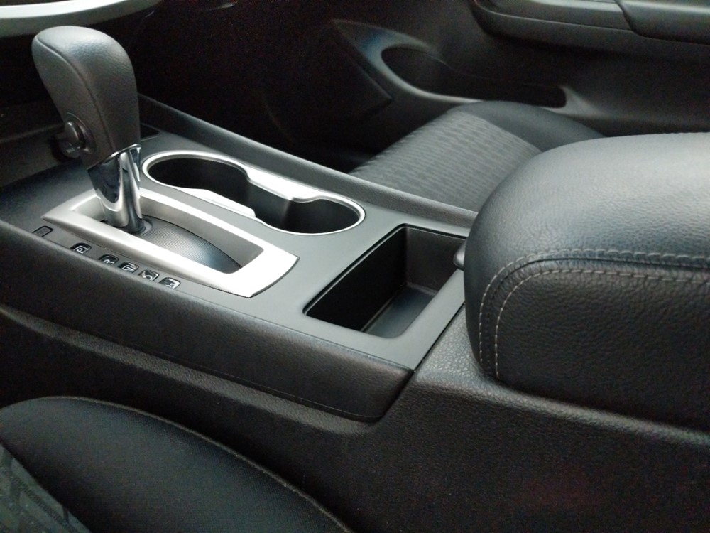 2018 Nissan Altima - Center Console/Cup Holders