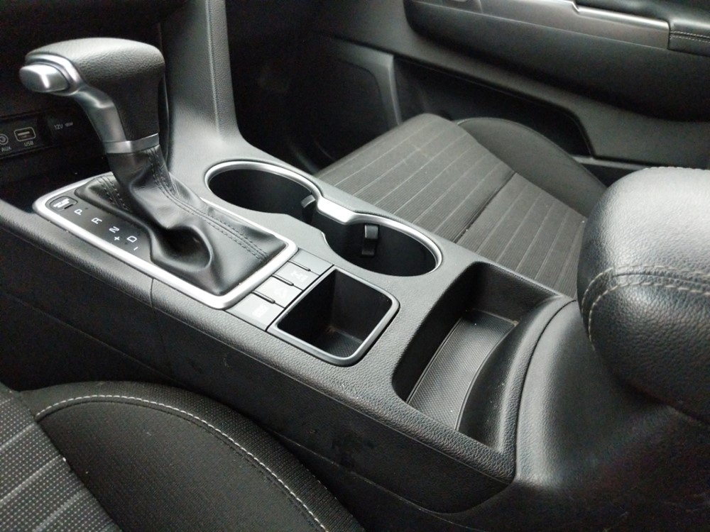 2018 Kia Sportage - Center Console/Cup Holders