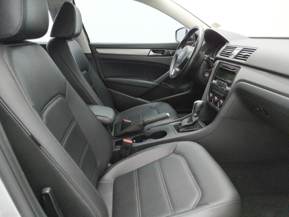 2015 Volkswagen Passat - Passenger Front Seat