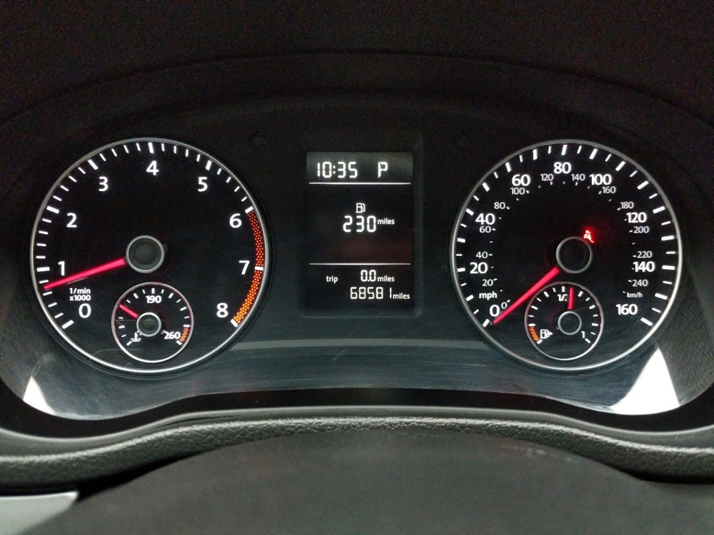 2015 Volkswagen Passat - Odometer Close Up