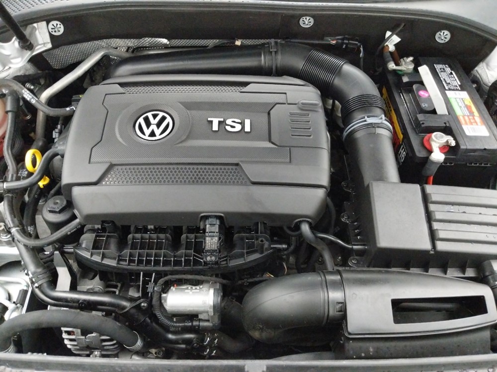 2015 Volkswagen Passat - Engine