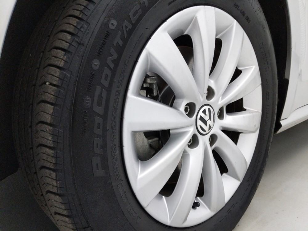 2015 Volkswagen Passat - Wheel