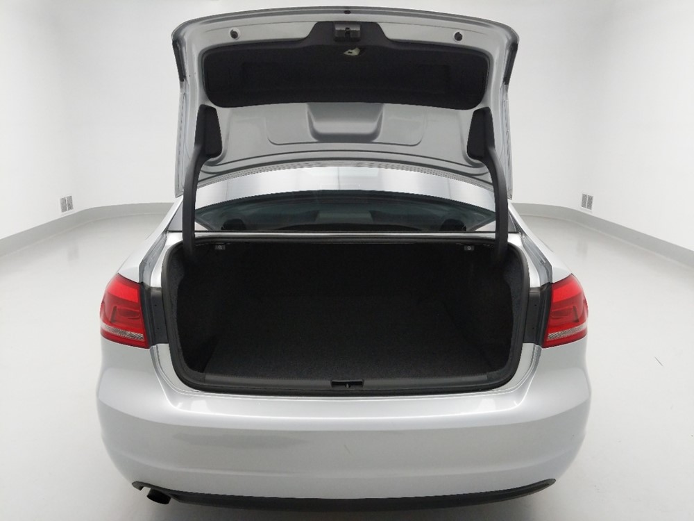 2015 Volkswagen Passat - Trunk