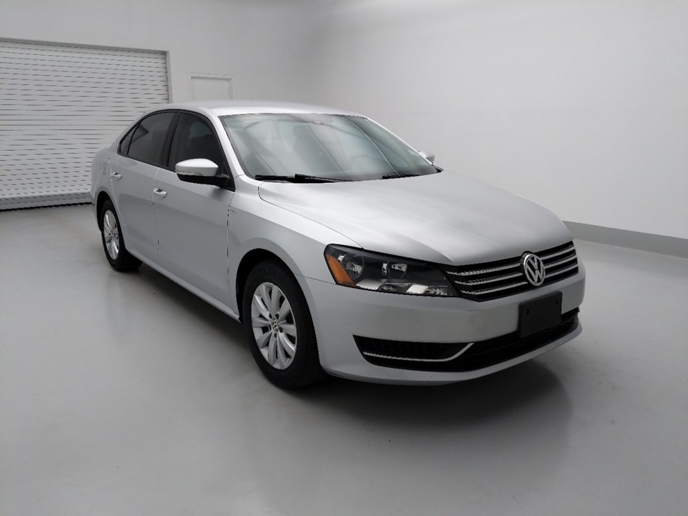 2015 Volkswagen Passat - Passenger Front Bumper