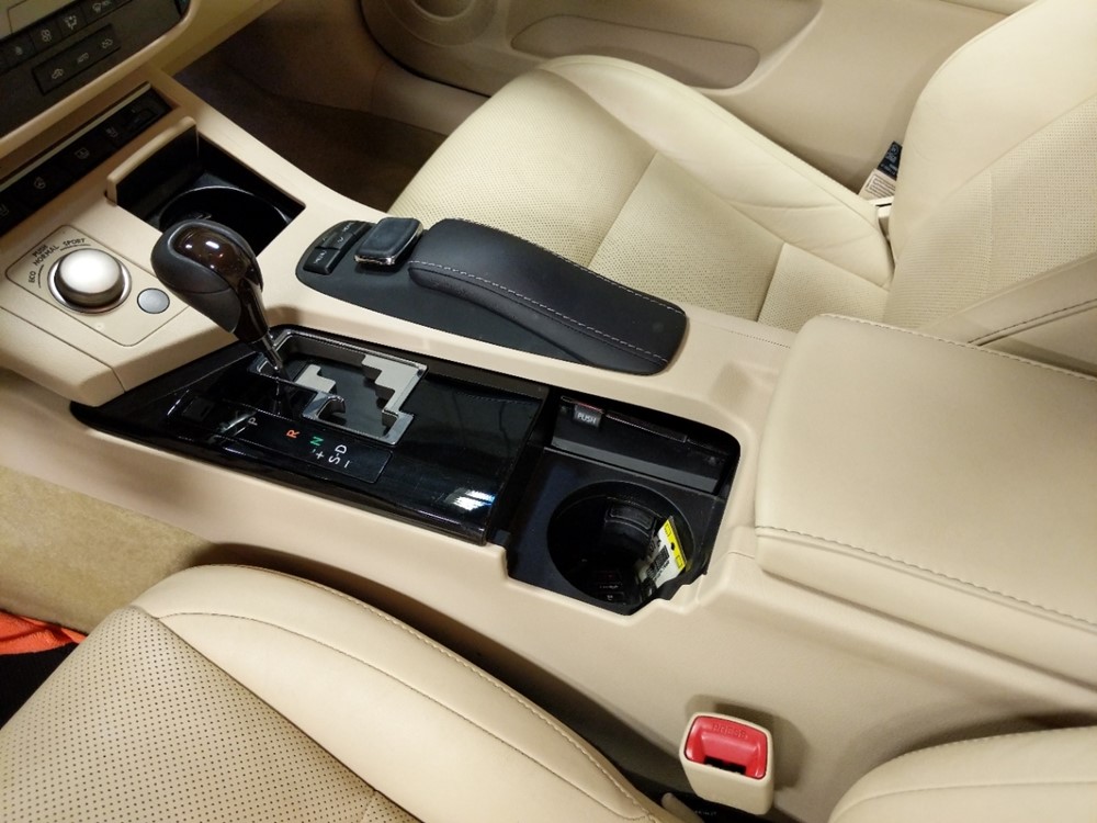 2015 Lexus ES 350 - Center Console/Cup Holders