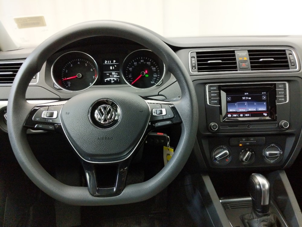 2017 Volkswagen Jetta - Driver Dash