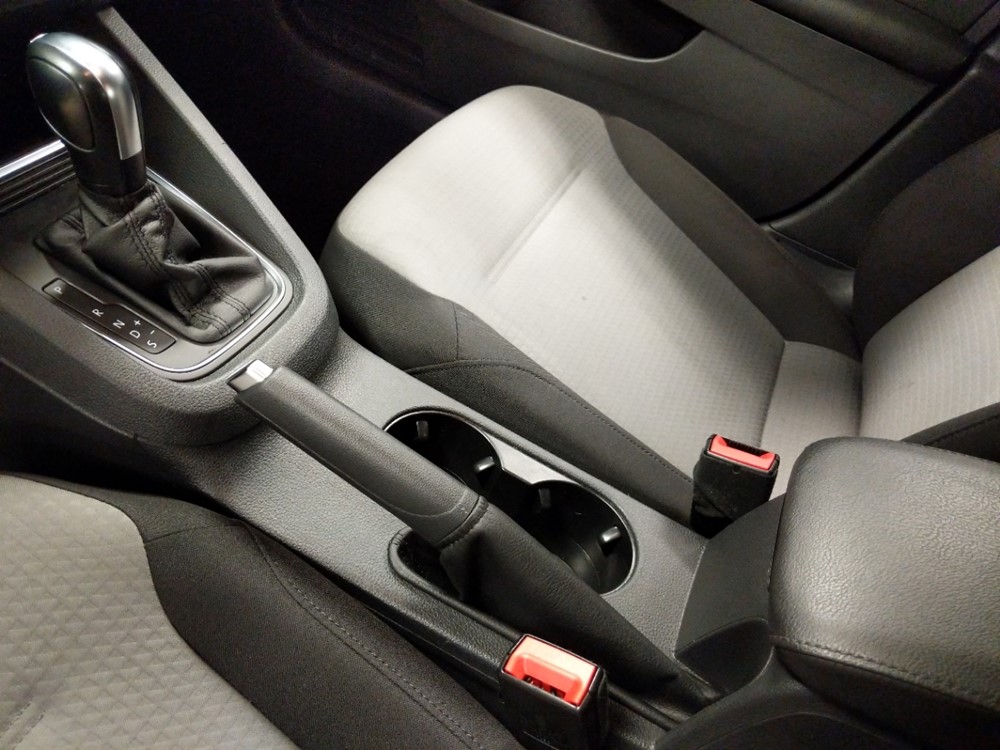 2017 Volkswagen Jetta - Center Console/Cup Holders