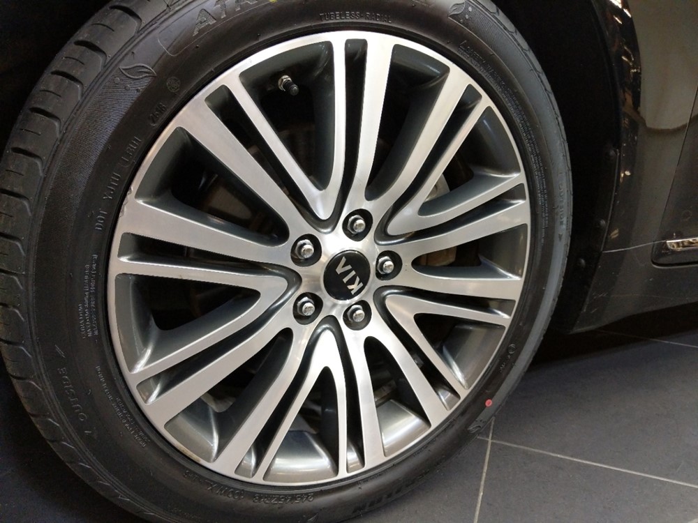 2014 Kia Cadenza - Wheel