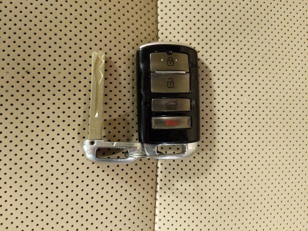 2014 Kia Cadenza - Keys
