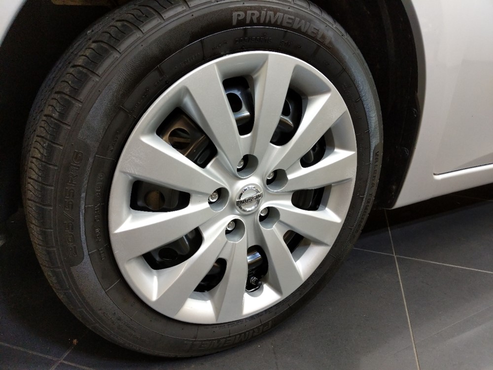 2015 Nissan Sentra - Wheel