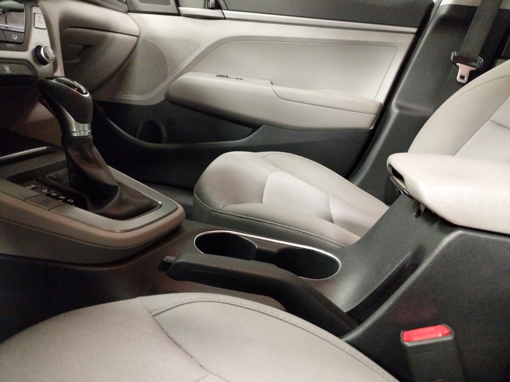 2017 Hyundai Elantra - Center Console/Cup Holders