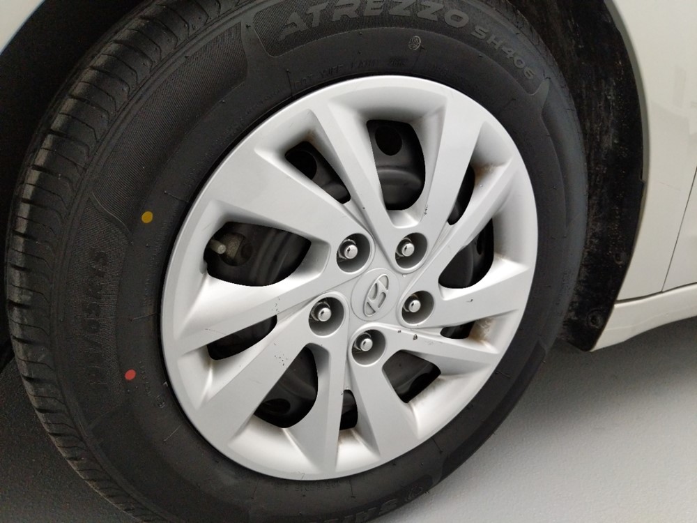 2017 Hyundai Elantra - Wheel